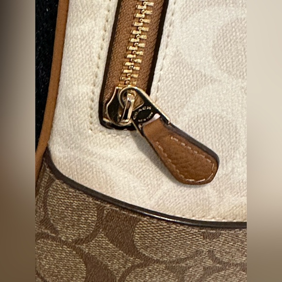 Authentic Coach Court Backpack In Signature Canvas - Picture 5 of 15